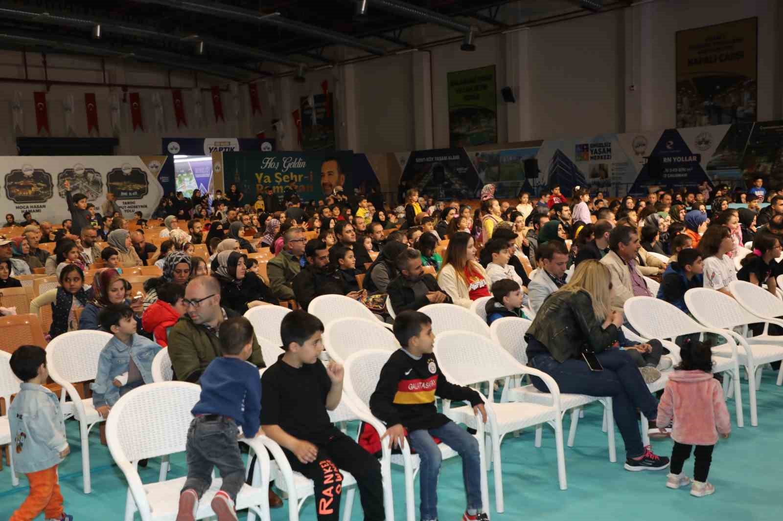 Elazığ&rsquo;da Hacivat Karag&ouml;z orta oyunu sahnelendi
