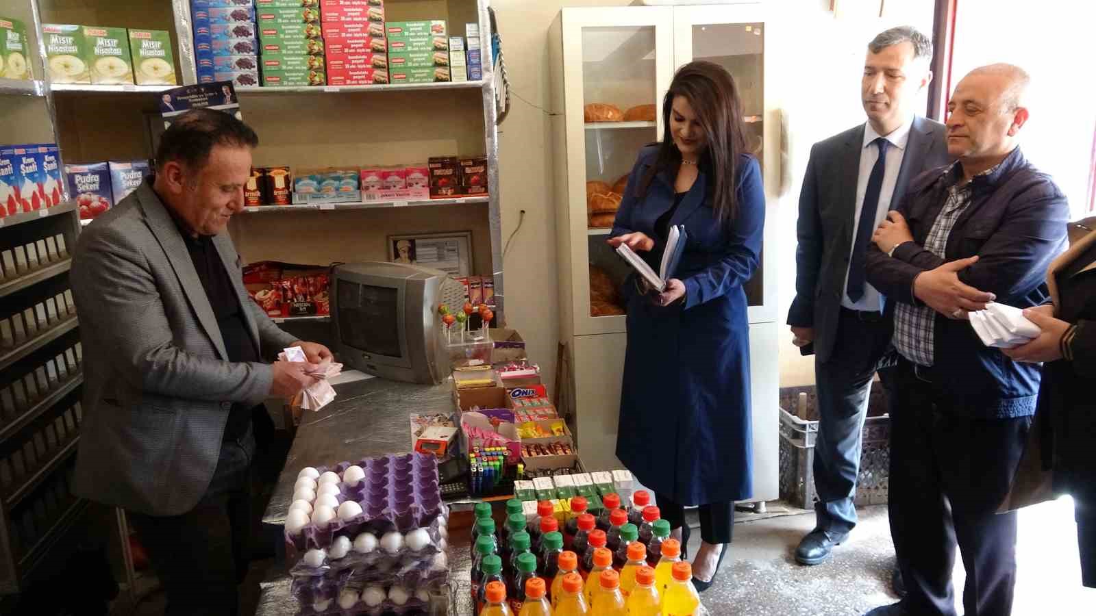 Yozgat’ta zimem defteri geleneği ile ihtiyaç sahiplerinin 67 bin liralık bakkal borcu ödendi