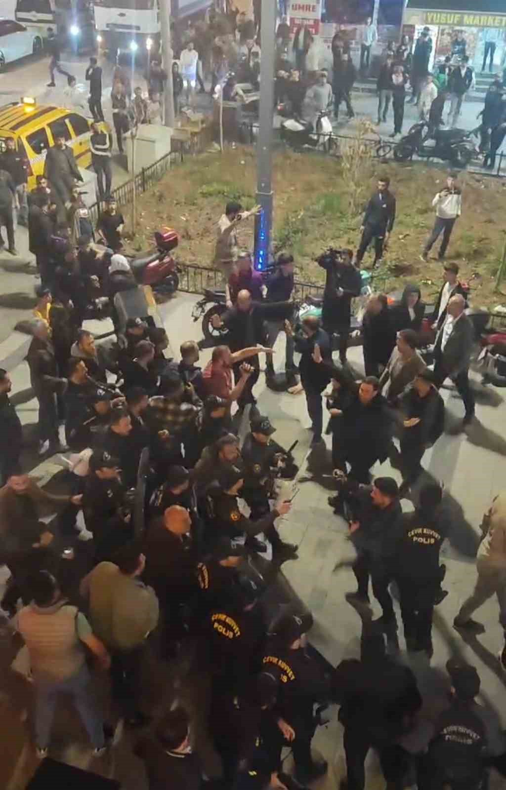 Siirt&rsquo;te, Van olaylarını protesto eden gruba polis m&uuml;dahalesi: 4 g&ouml;zaltı
