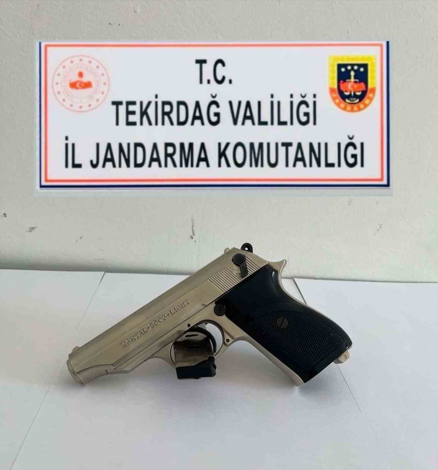 Tekirdağ&rsquo;da silah ve uyuşturucu operasyonu
