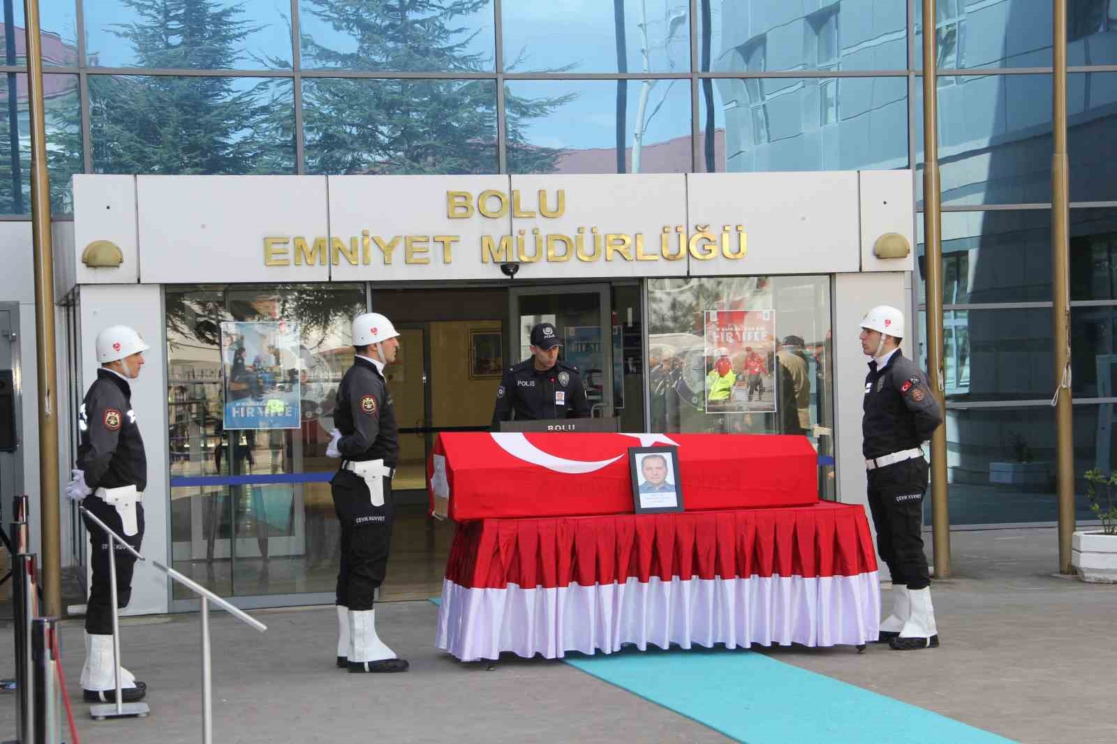 Polis memuru sevenlerini yasa boğdu
