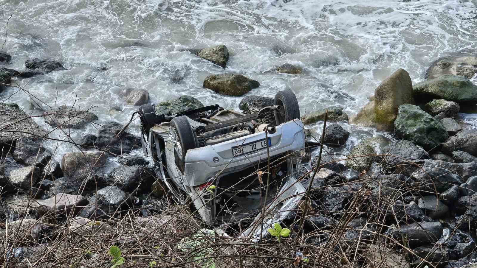 Giresun’da otomobil denize uçtu: 1 ölü
