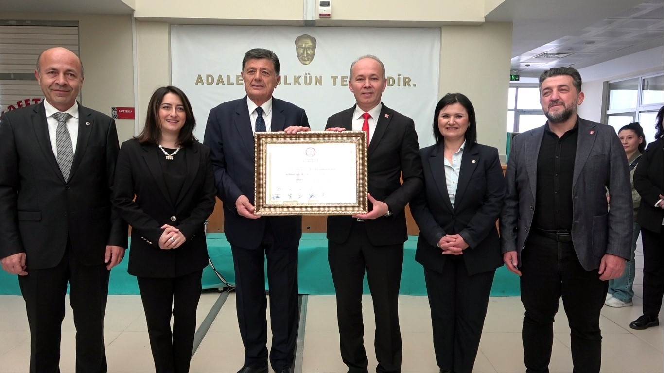 17 yıl aradan sonra yeniden mazbatasını aldı
