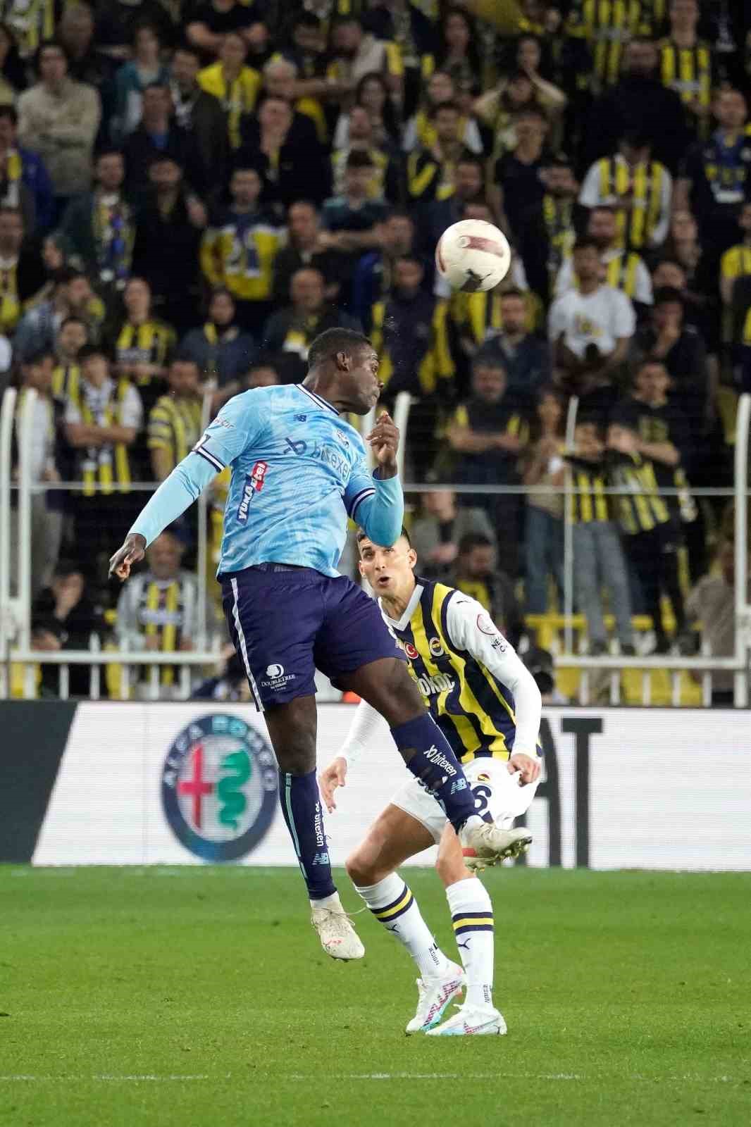 Trendyol Süper Lig: Fenerbahçe: 4 - Adana Demirspor: 2 (Maç sonucu)
