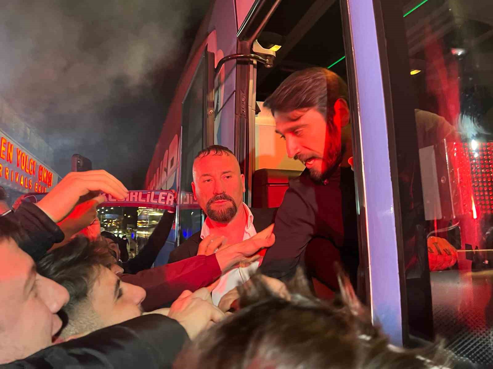 Taraftardan Trabzonspor’a coşkulu karşılama