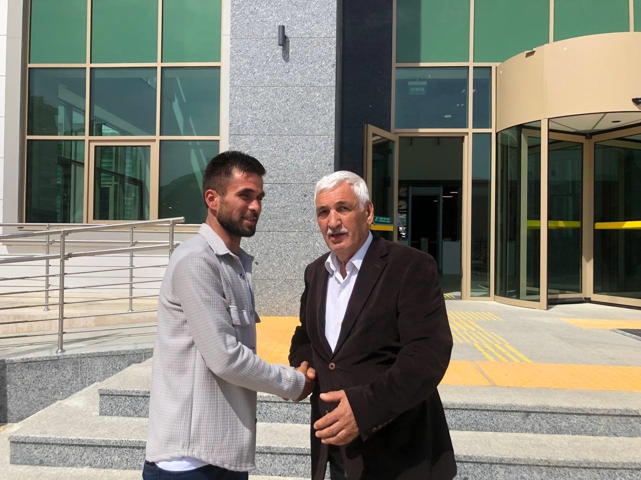 Adaylar eşit oy alınca muhtar kura ile belirlendi