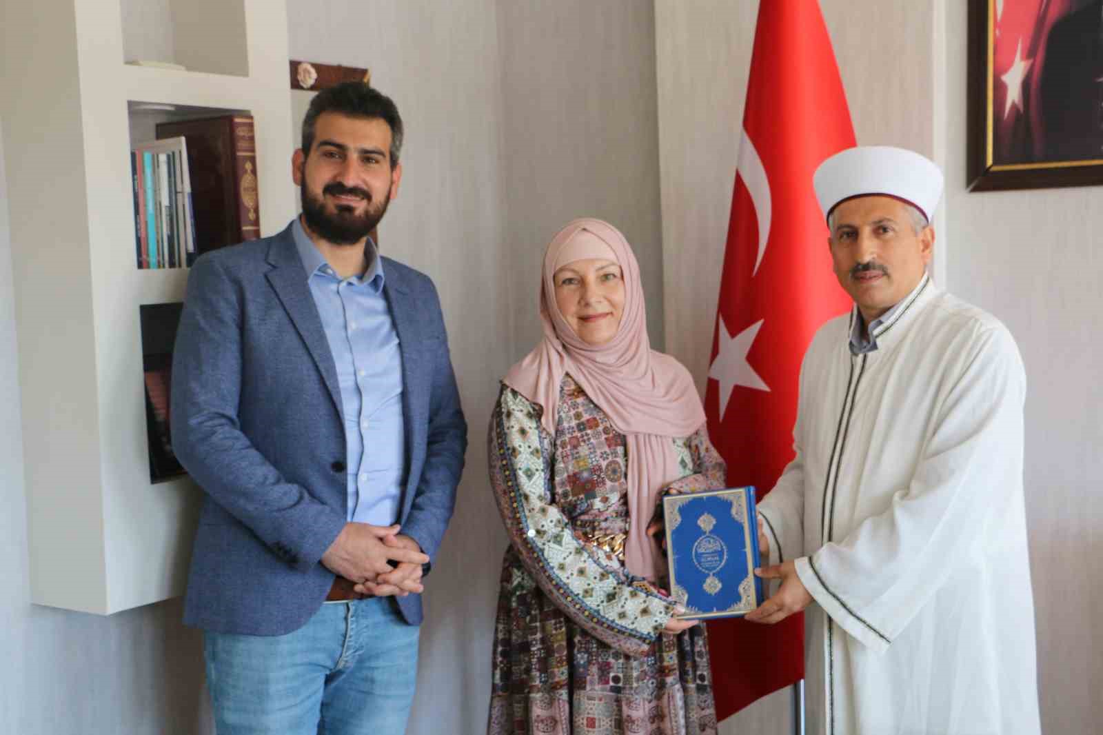 Ukrayna&rsquo;dan tur rehberi olarak geldiği Diyarbakır&rsquo;da M&uuml;sl&uuml;man oldu
