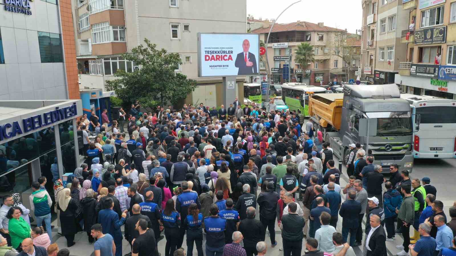 Başkan Bıyık mazbatasını aldı
