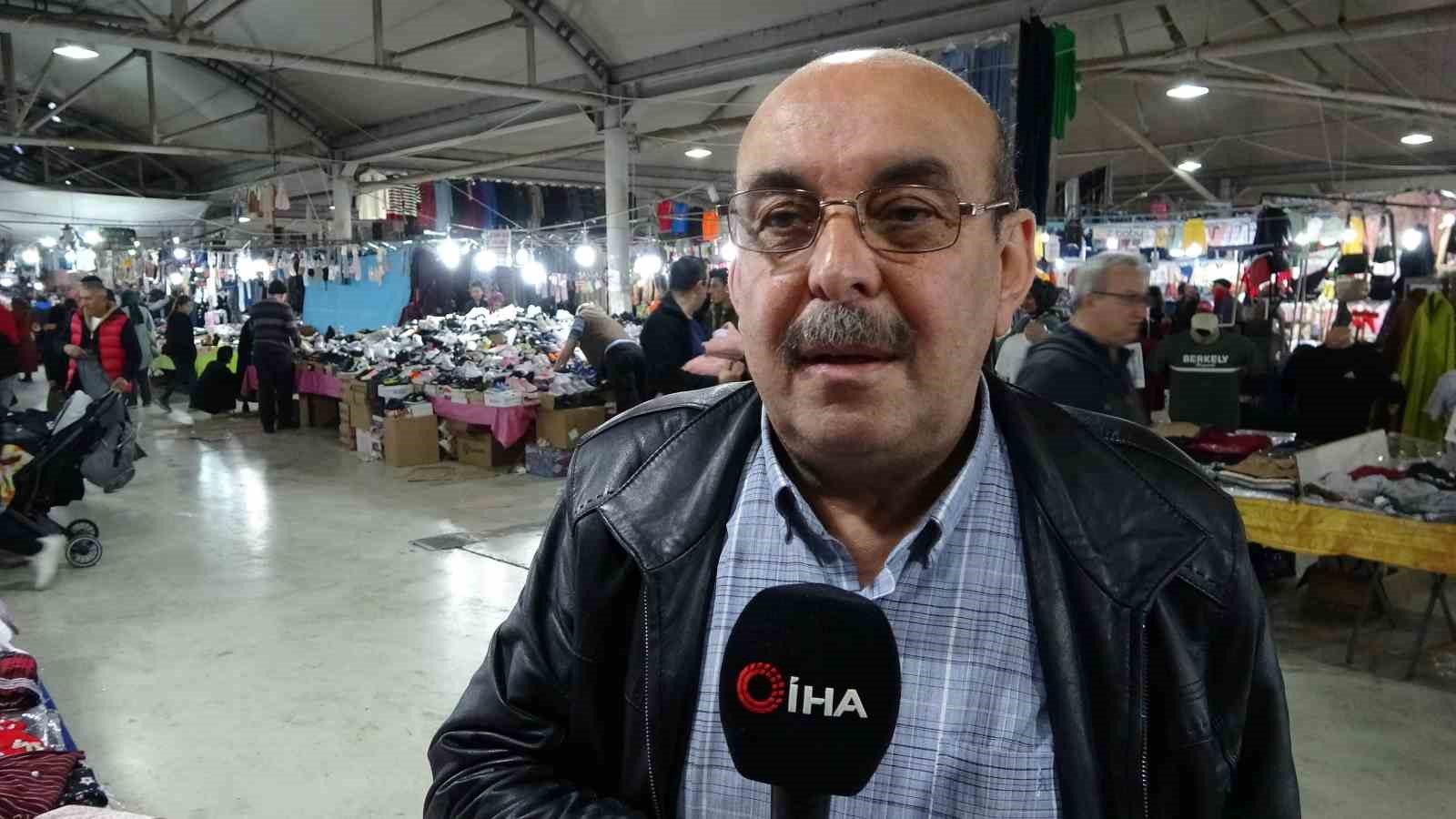 Kütahya’da kıyafet pazarı vatandaşların akınına uğruyor