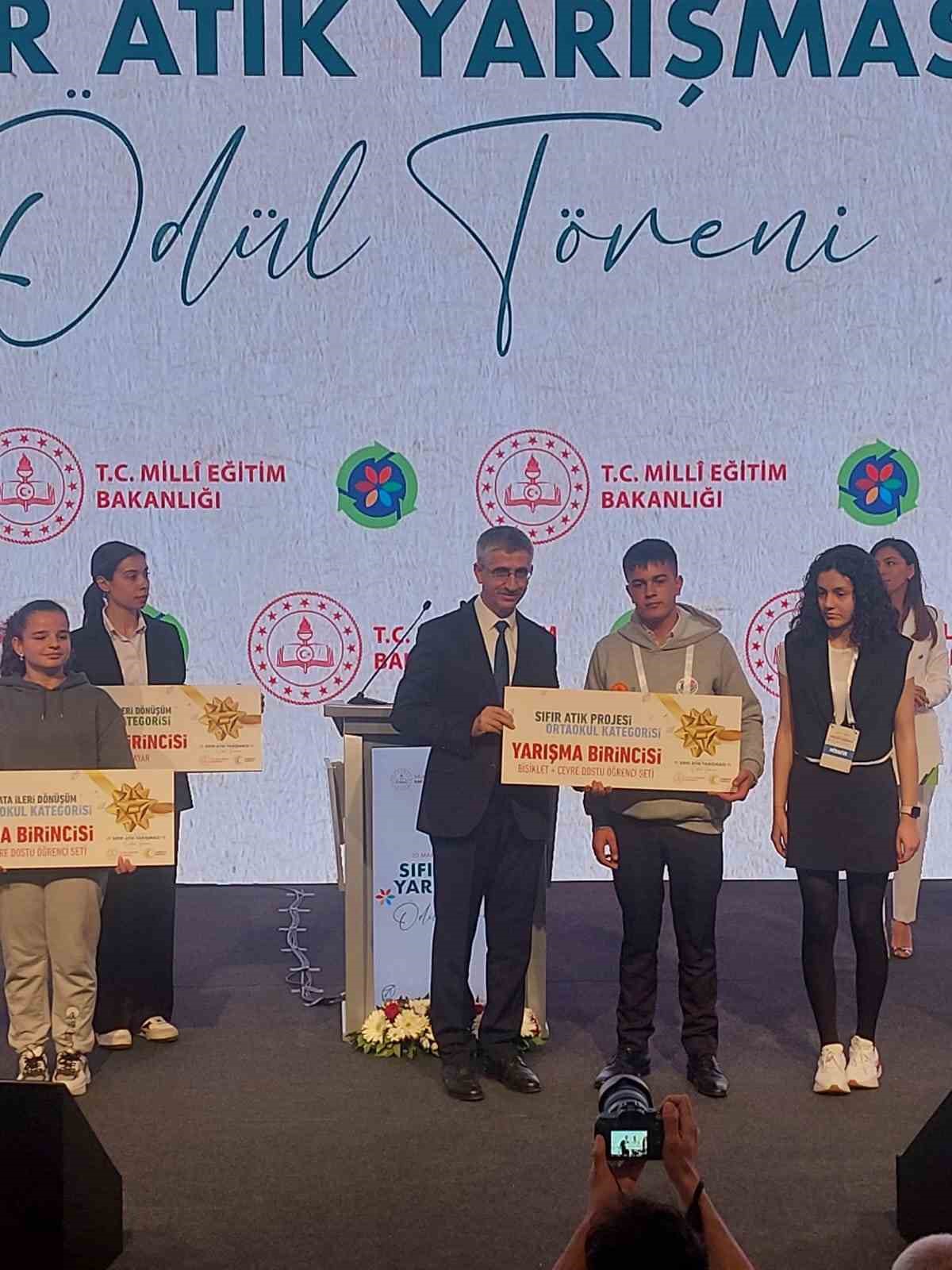 Sıfır Atık Yarışması&rsquo;ndan Niğde&rsquo;ye birincilik &ouml;d&uuml;l&uuml;
