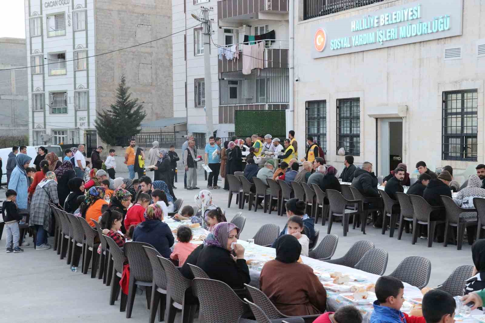 Haliliye&rsquo;de vatandaşlar iftar sofrasında buluşuyor
