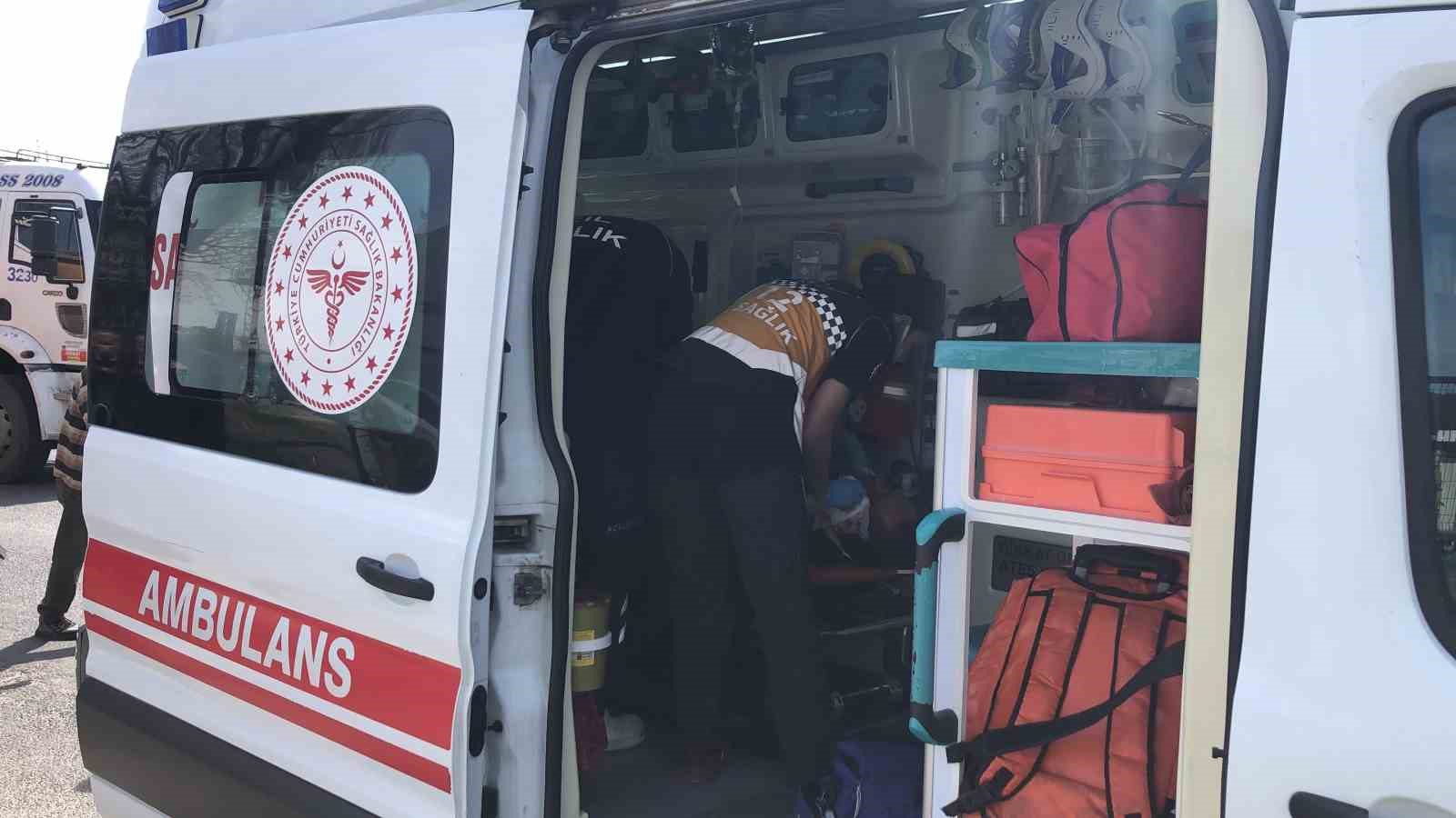 Kamyonla &ccedil;arpışan bisikletlinin ağır yaralandığı kaza kamerada: Şof&ouml;r alkoll&uuml; &ccedil;ıktı
