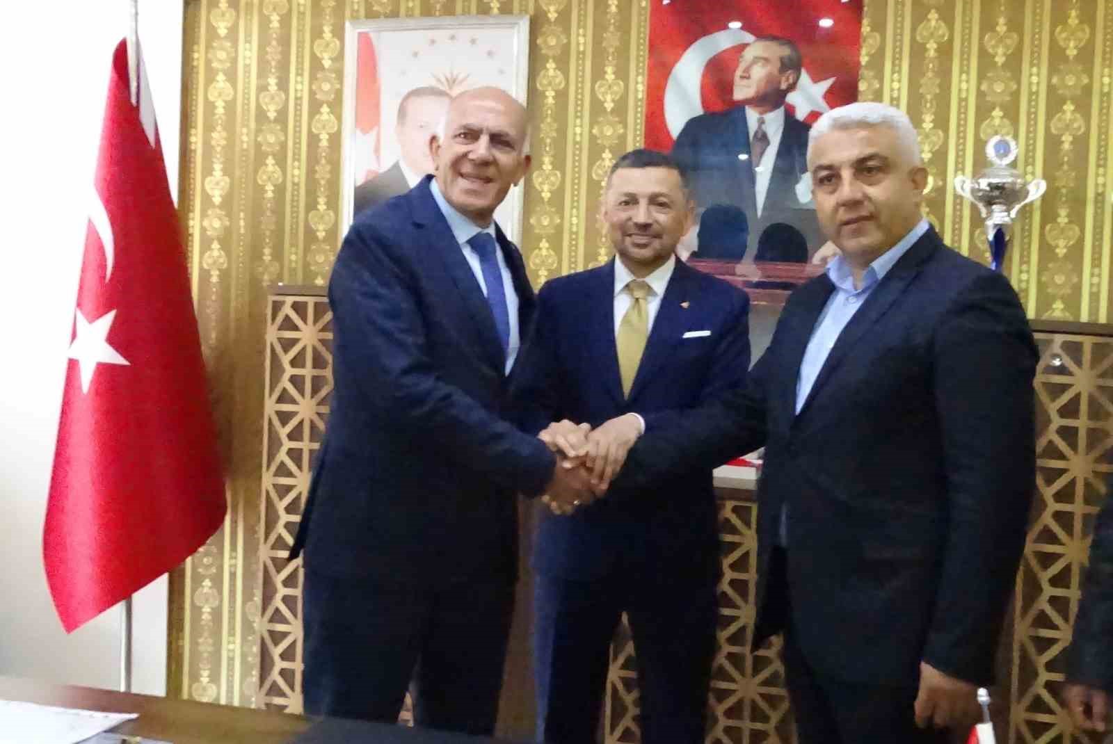 Hisarcık Belediyesinde devir teslim töreni düzenlendi