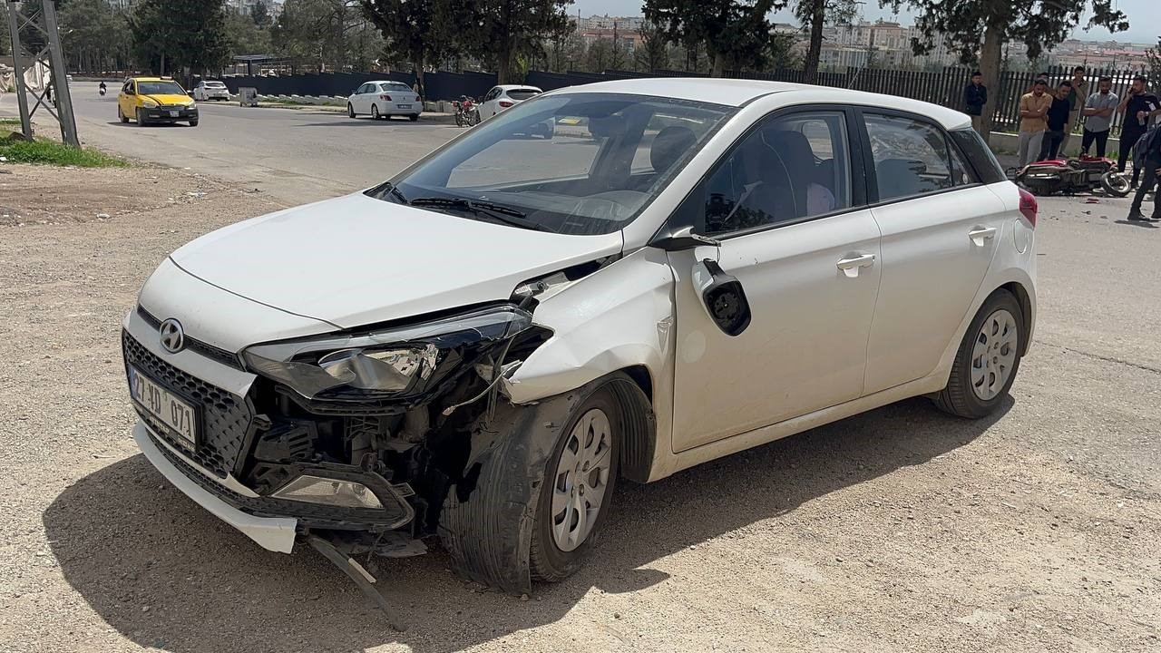 Kilis’te motosiklet ile otomobil kafa kafaya çarpıştı:1 yaralı
