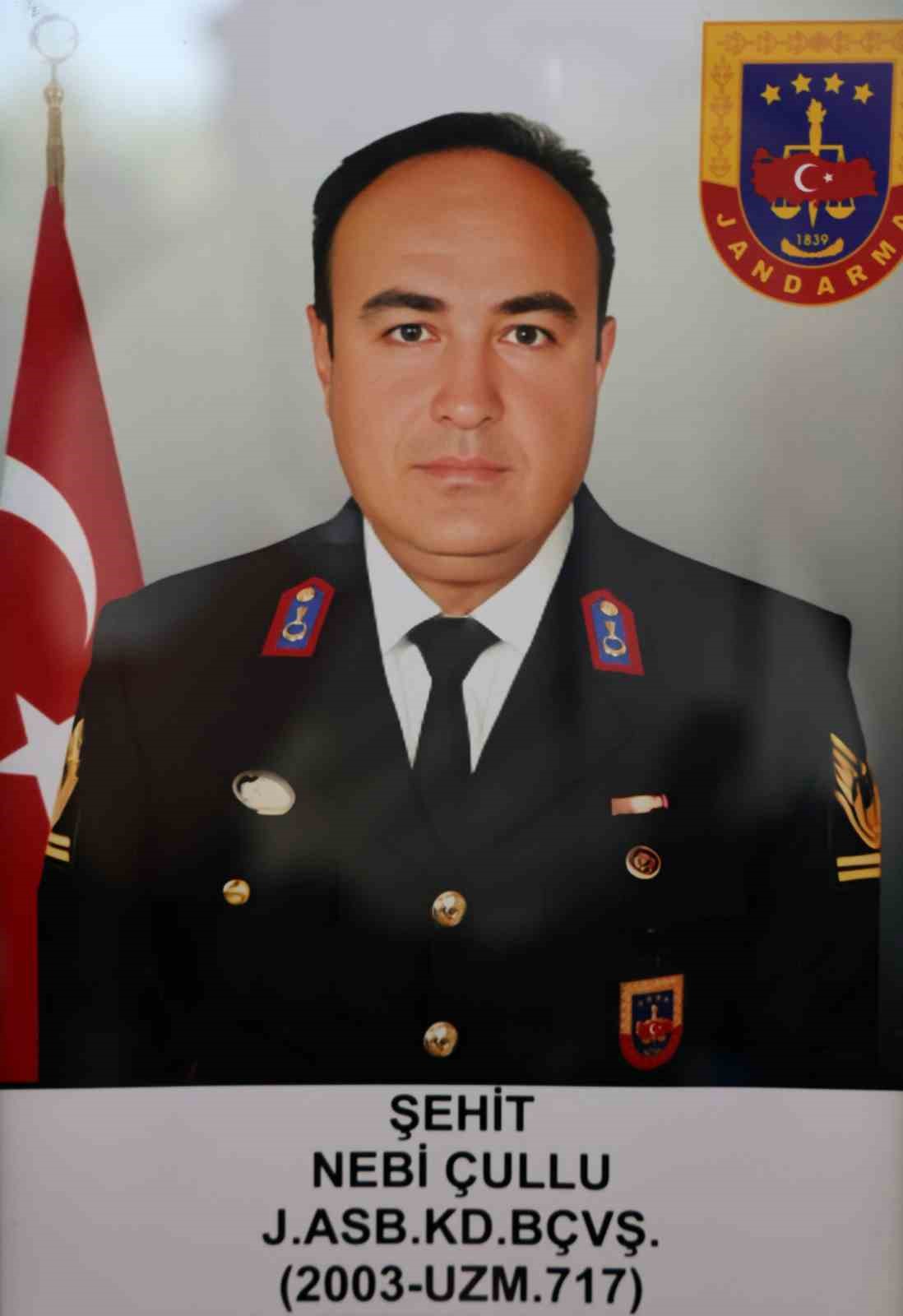 Adanalı Şehit Nebi &Ccedil;ullu g&ouml;zyaşları i&ccedil;inde toprağa verildi
