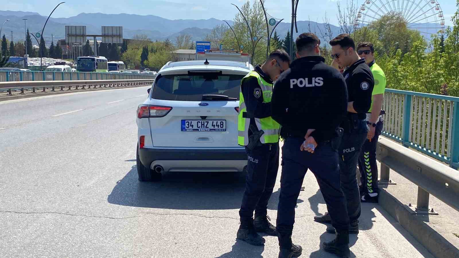 Köprü üzerinde cipe arkadan çarpan otomobil takla attı: 1 yaralı
