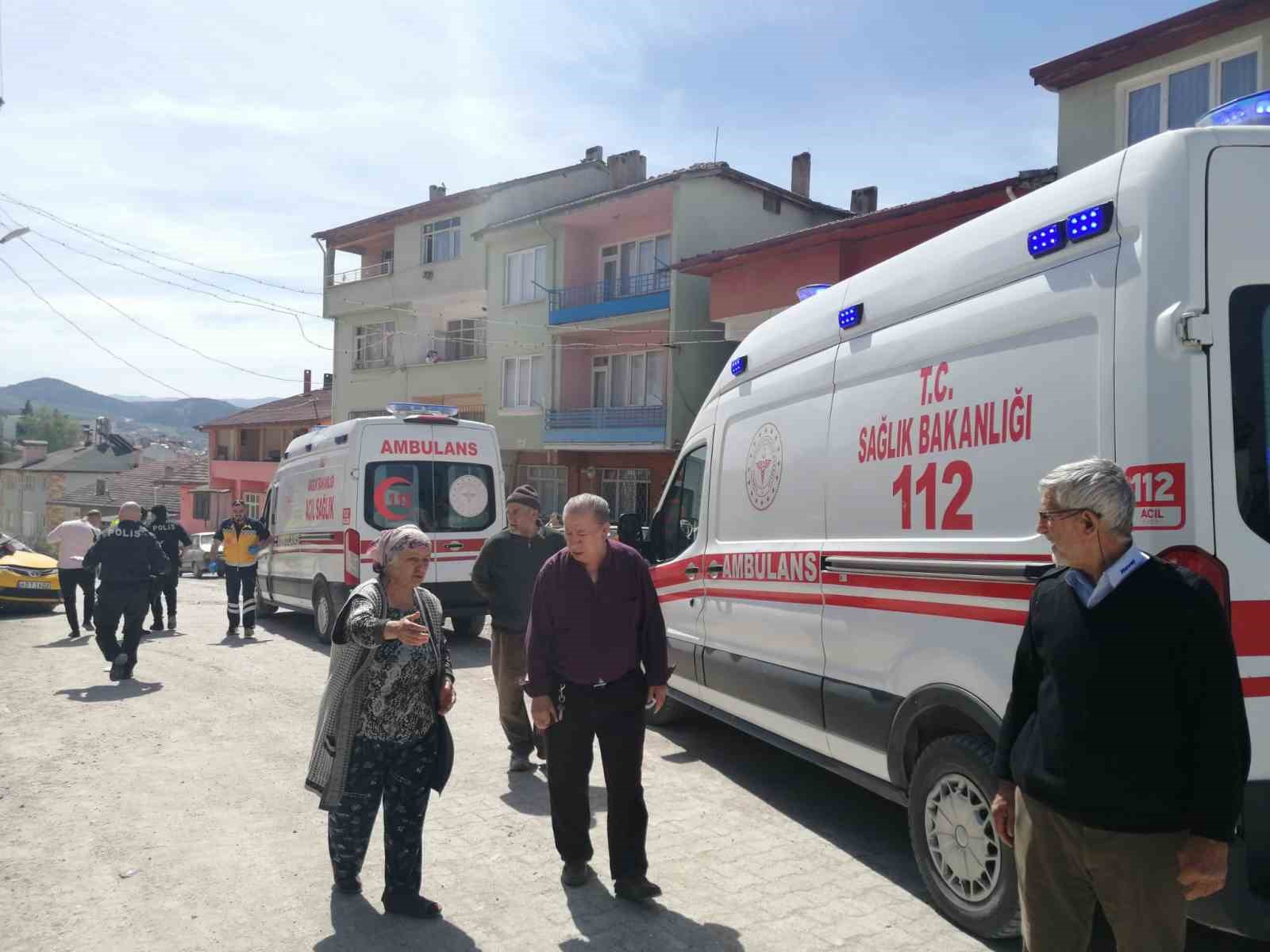 Tokat&rsquo;ta yokuş aşağı inen taksi takla attı: Yolcu yaralandı
