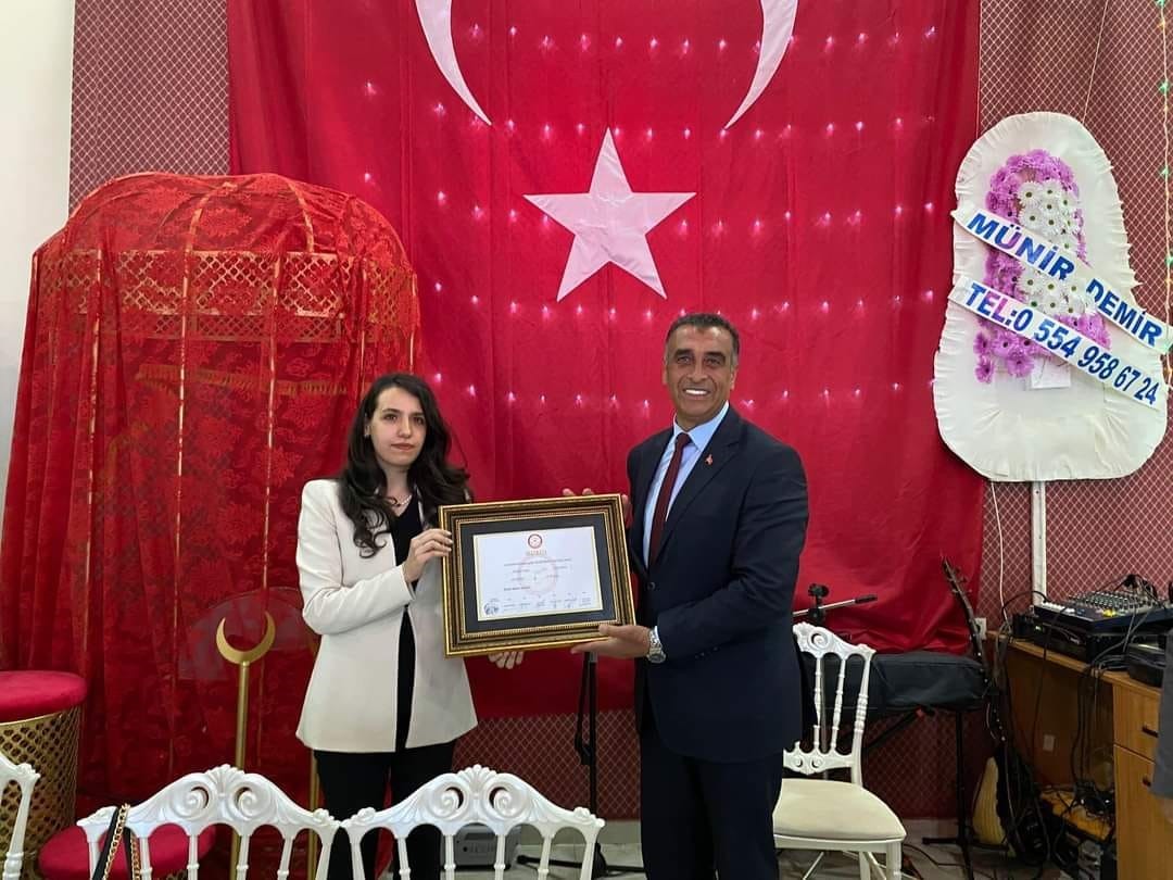 Altıntaş&rsquo;ta Hikmet Tun&ccedil;, g&ouml;revi Arif Teke&rsquo;den devraldı

