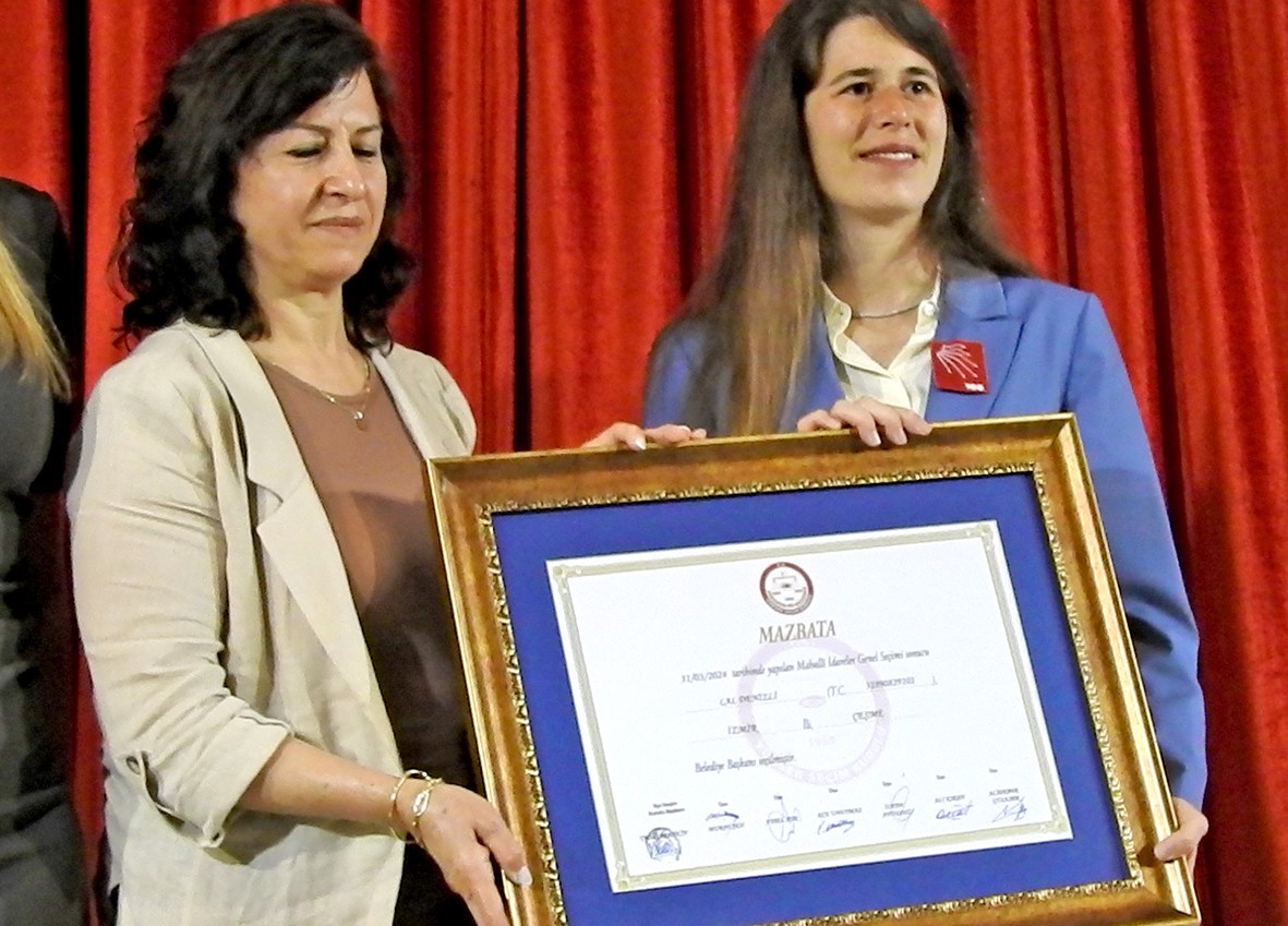 Çeşme’nin ilk kadın Belediye Başkanı Lal Denizli görevine başladı
