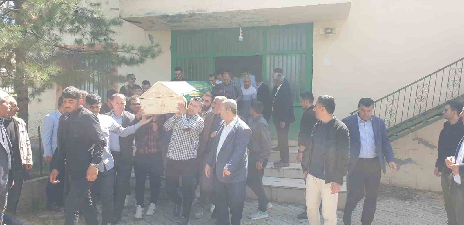 Beşiktaş’taki yangında hayatını kaybeden 2 Şırnaklı İdil’de defnedildi