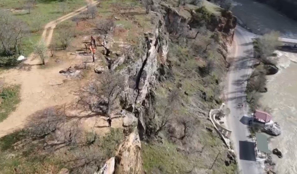 Tunceli&rsquo;de kaya d&uuml;şme tehlikesi bulunan mevkide inceleme yapıldı
