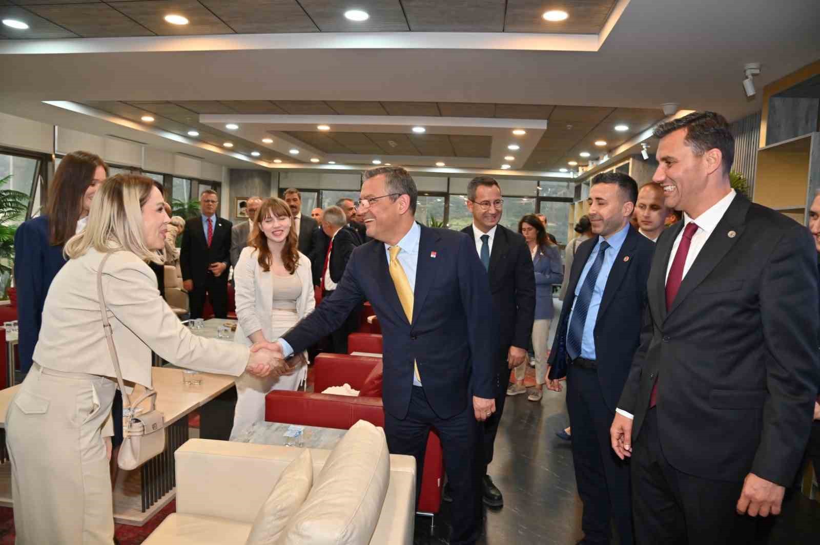 CHP Genel Başkanı Özgür Özel’den ilk ziyaret Başkan Zeyrek’e
