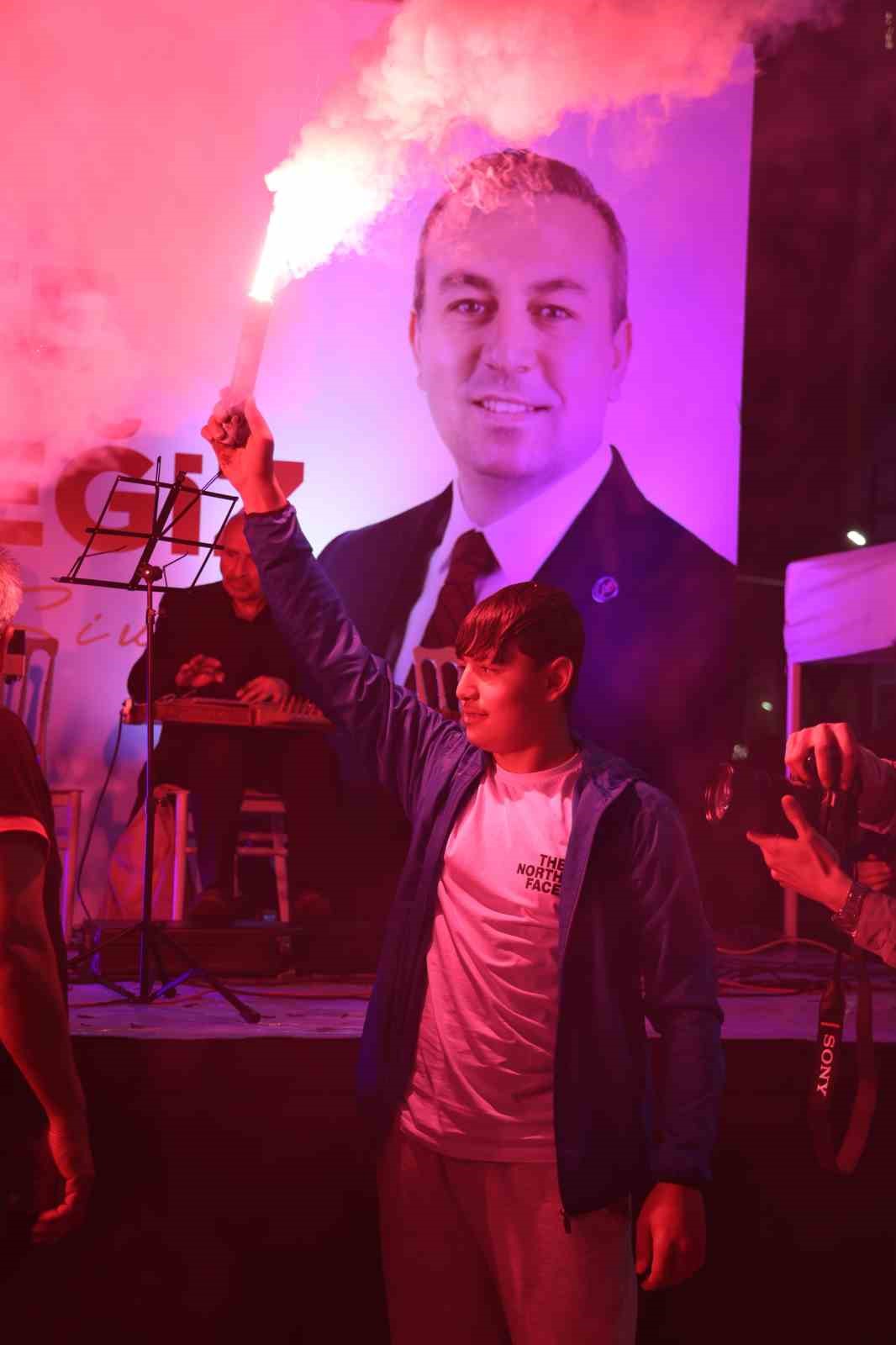 Sivas’ta BBP’nin seçim kutlaması gece boyu sürdü
