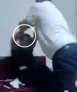 Hastanede m&uuml;d&uuml;r yardımcısı ile teknikerin kavgası kamerada
