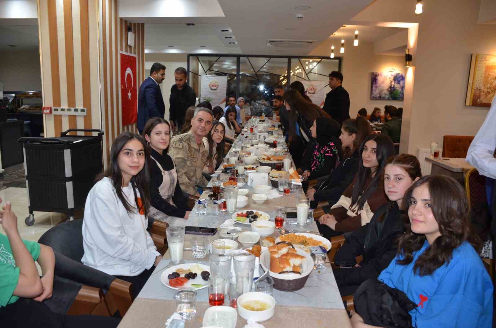 Beytüşşebap’ta öğrencilere iftar programı düzenlendi
