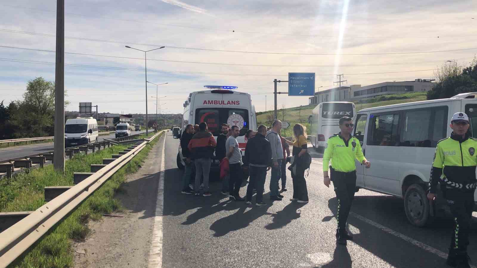 4 iş&ccedil;i servisi zincirleme kazaya karıştı: 2 yaralı
