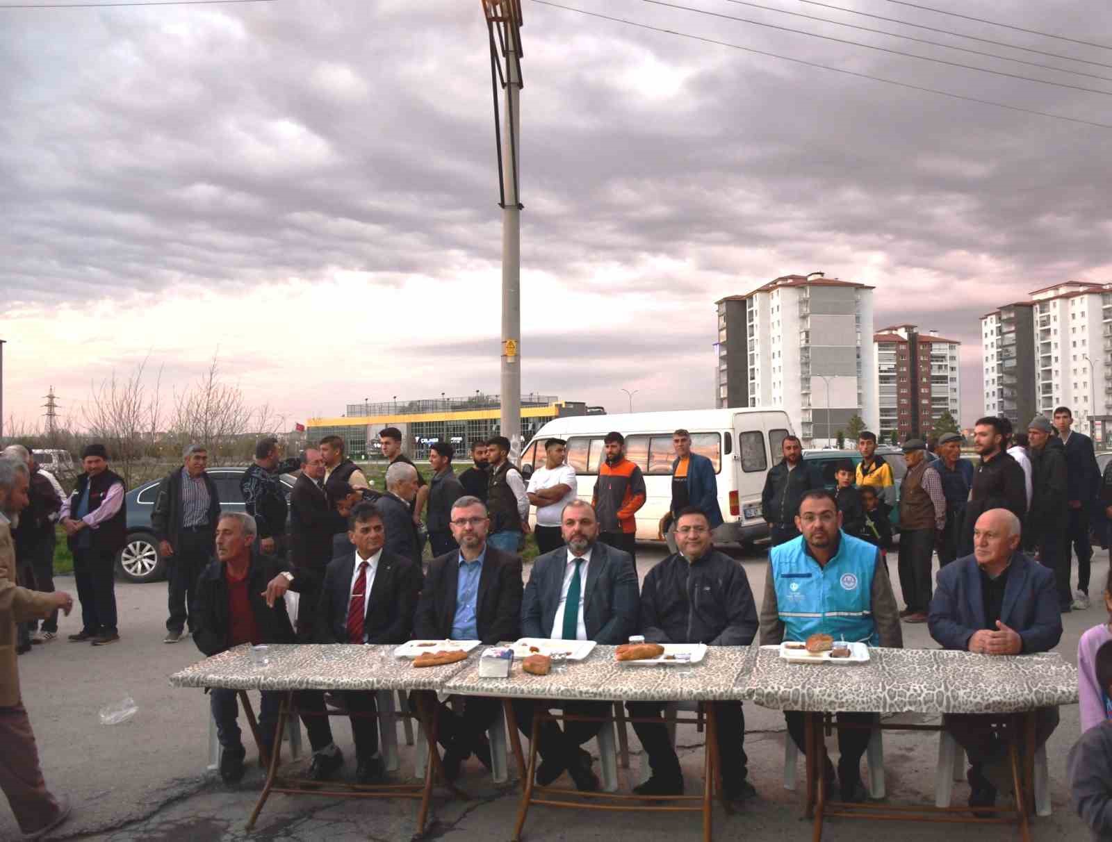 K&uuml;tahya İl M&uuml;ft&uuml;l&uuml;ğ&uuml;nden Roman vatandaşlara iftar
