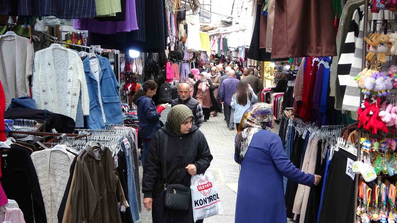 Ramazan Bayramı öncesinde çarşı pazarda alışveriş  yoğunluğu