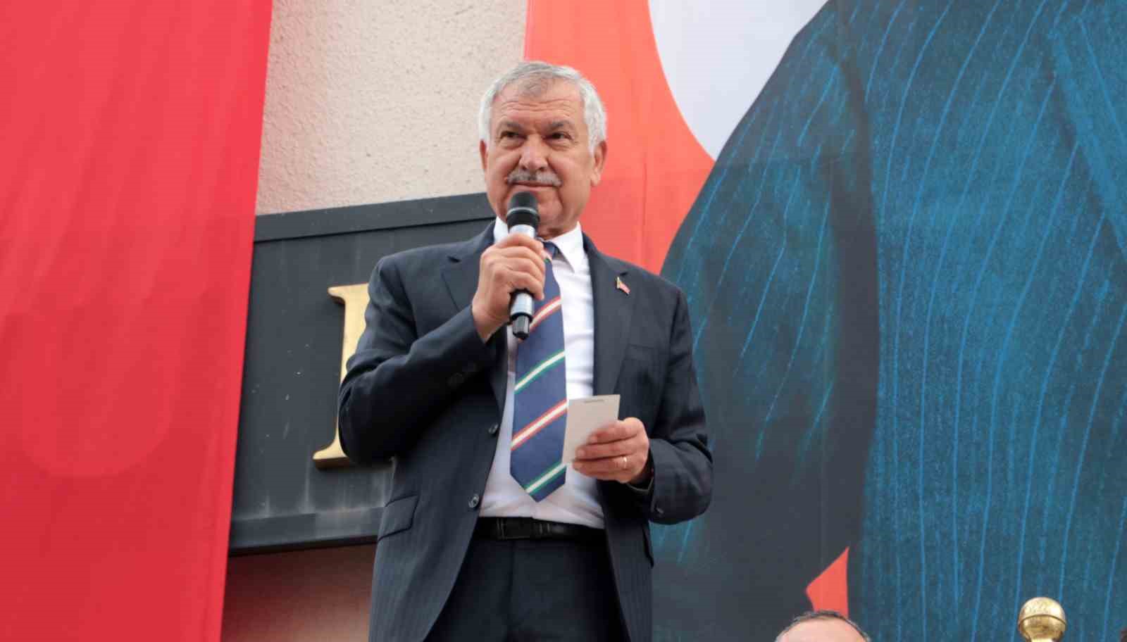 Adana&rsquo;da yeniden se&ccedil;ilen Zeydan Karalar, mazbatasını aldı
