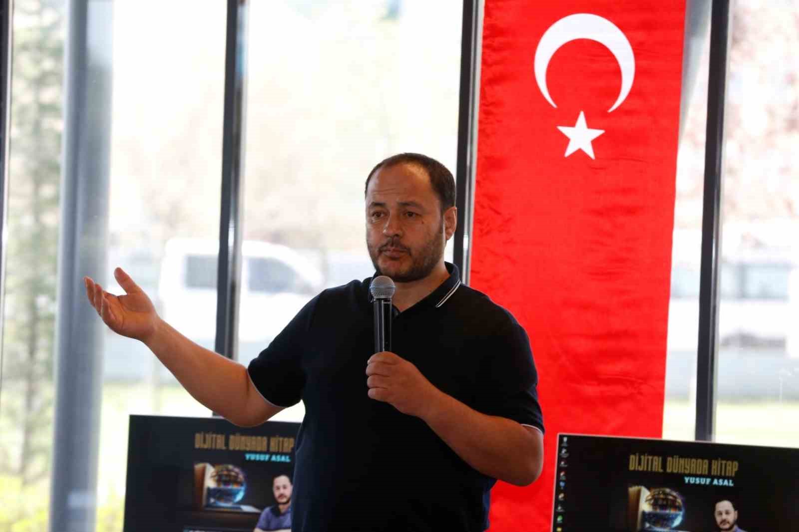 Derince Kütüphanesi’nde gençlerle söyleşiler başladı
