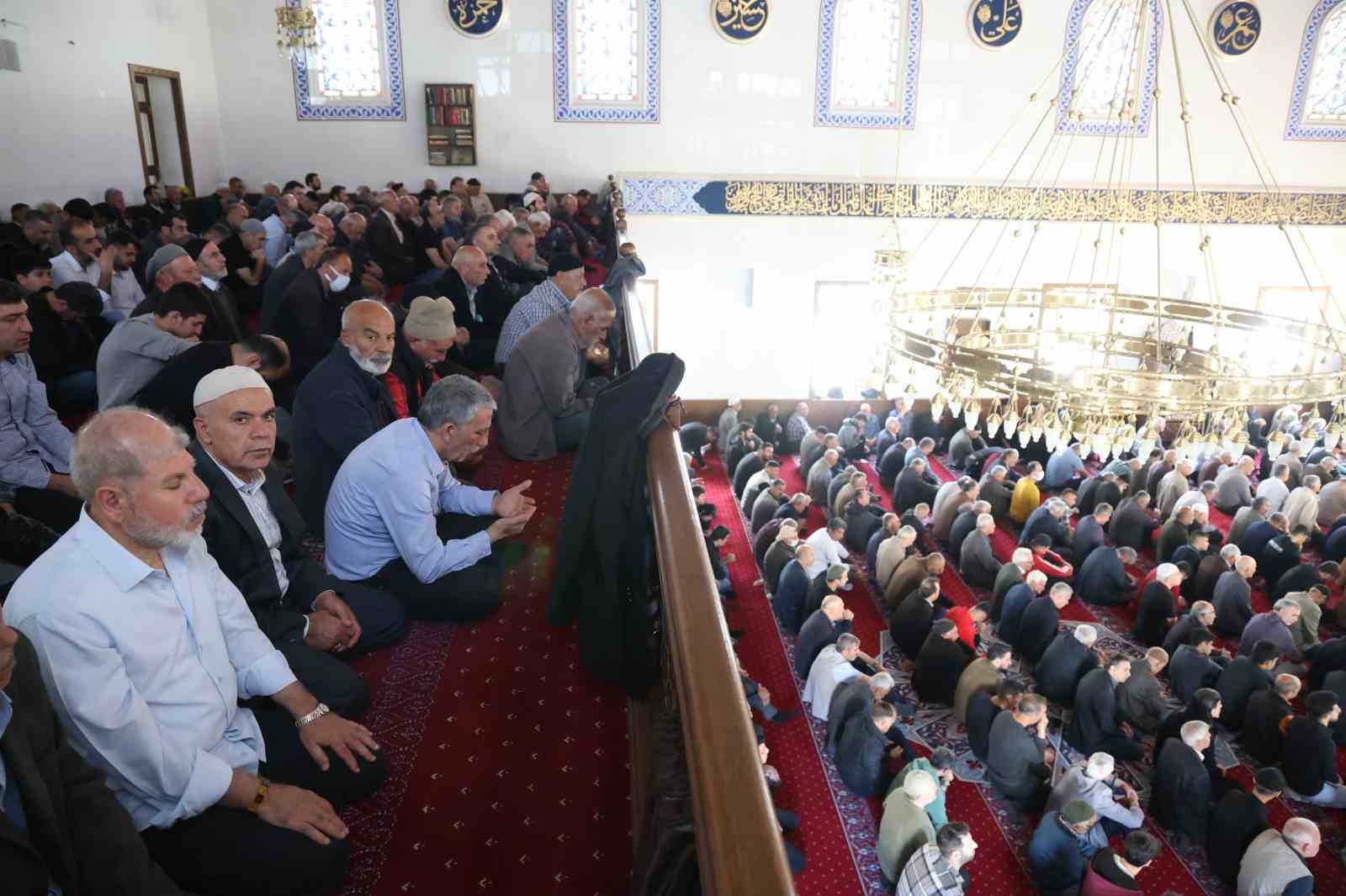 Elazığ’da Ramazan ayının son cuma namazı kılındı