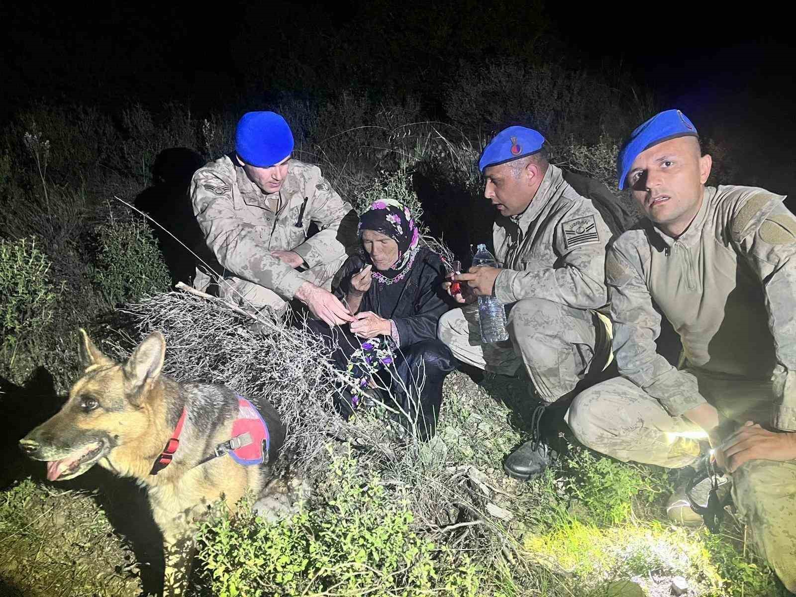 Kayıp alzaymır hastası kadını komandolar sırtında taşıdı
