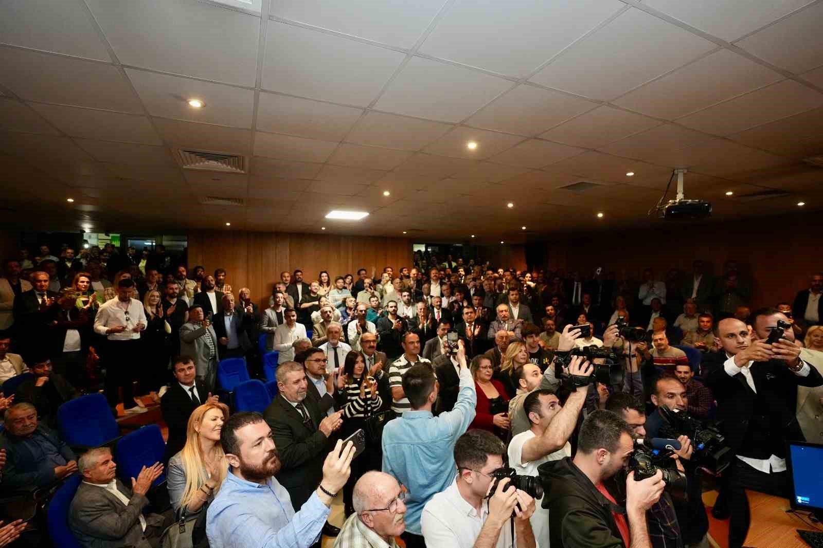 Yılmaz, Mazbata t&ouml;reninde g&ouml;zyaşlarına hakim olamadı
