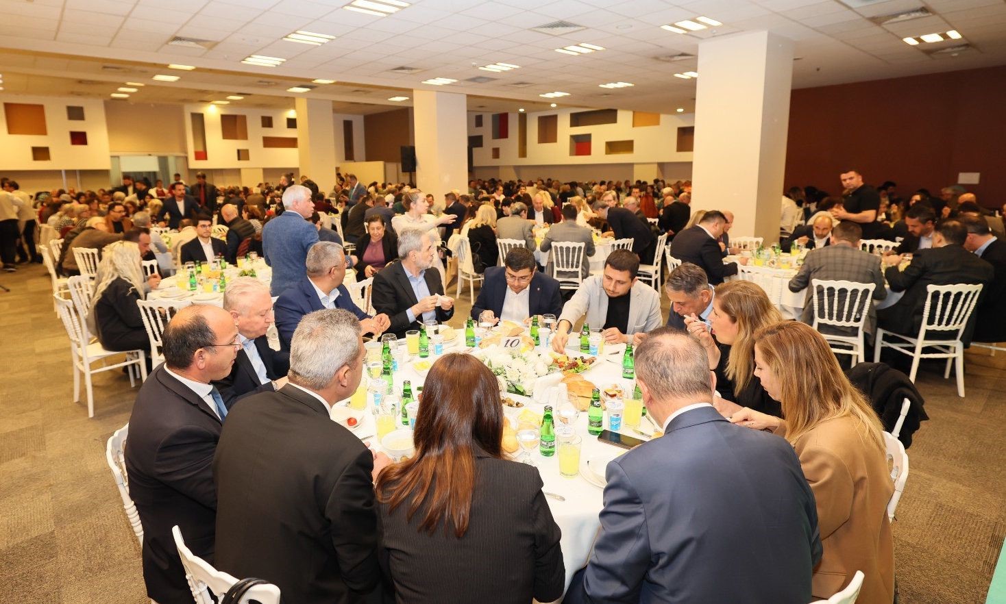 Ege Manisalılar Federasyonundan İzmir’de 2 bin kişilik iftar sofrası