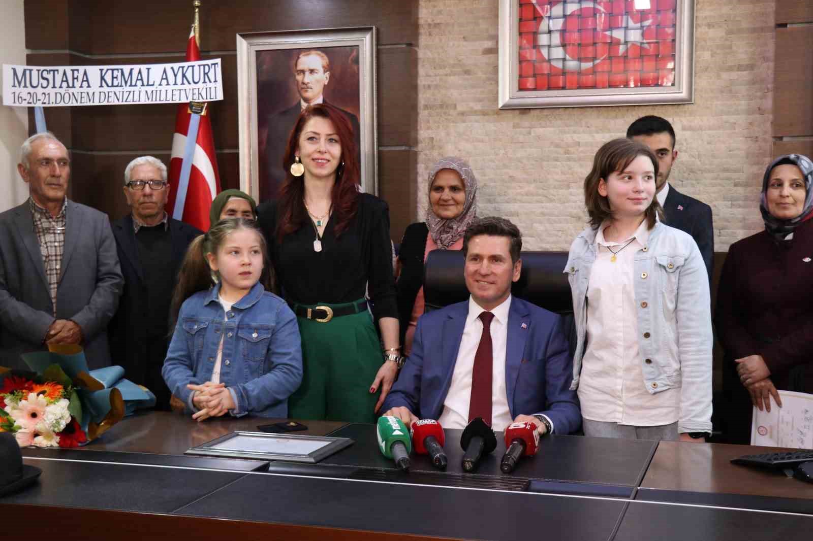 Tavas Belediye Başkanı Tatık mazbatasını aldı
