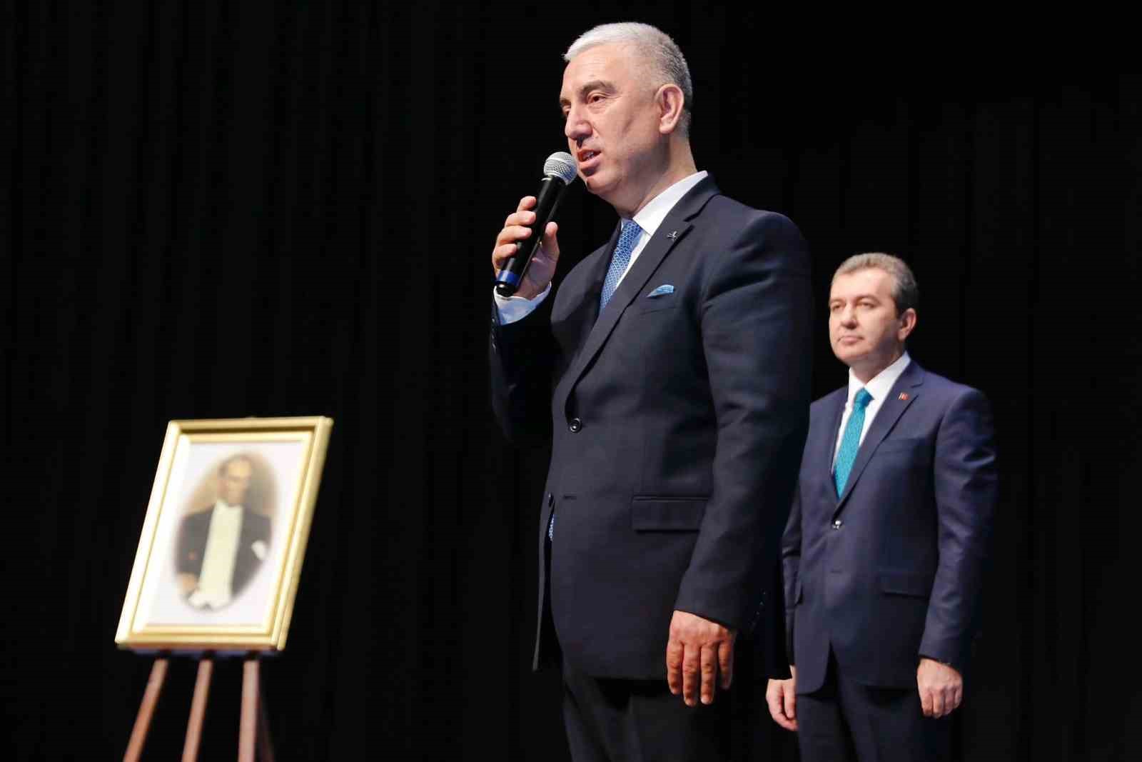 Bergama&rsquo;da Dr. Tanju &Ccedil;elik mazbatasını alarak g&ouml;reve başladı
