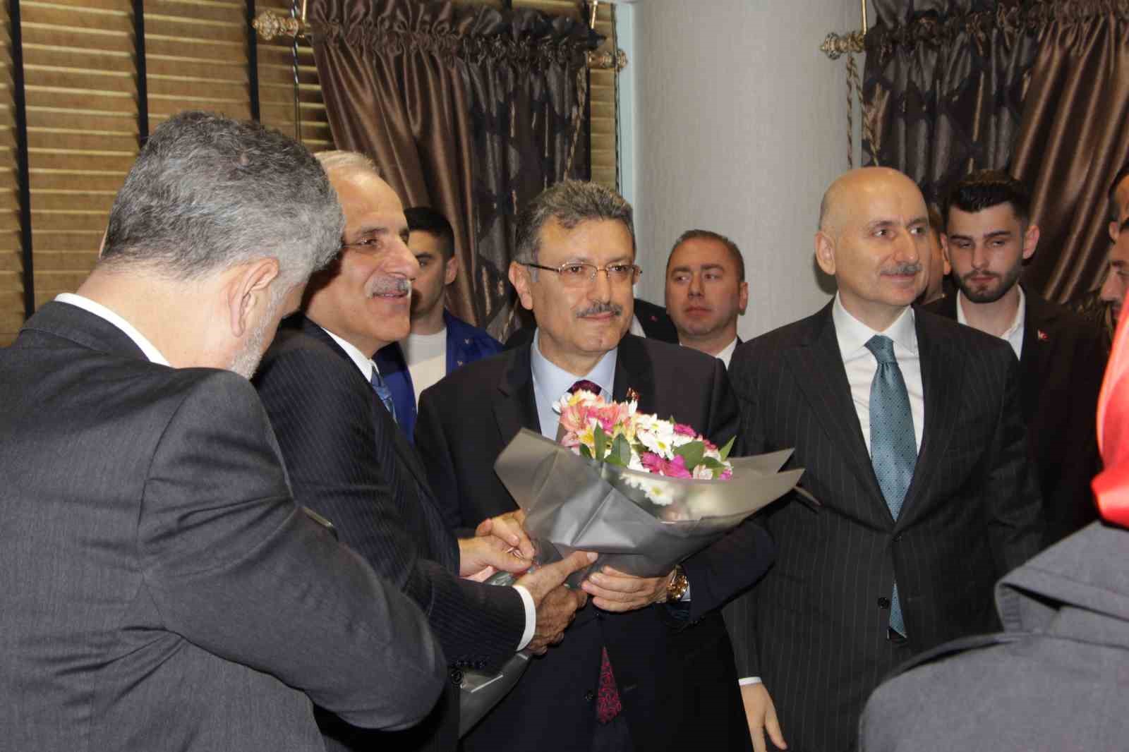 Trabzon Büyükşehir Belediyesi ve Ortahisar Belediyesi’nde devir teslim töreni
