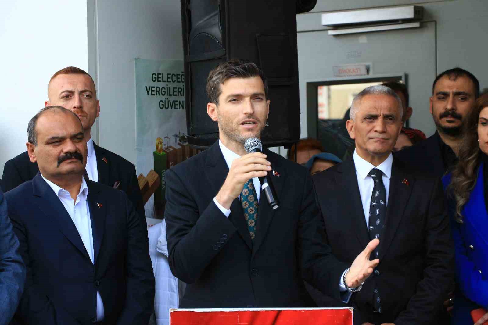 Erbaa Belediye Başkanı Karag&ouml;l mazbatasını alarak g&ouml;reve başladı
