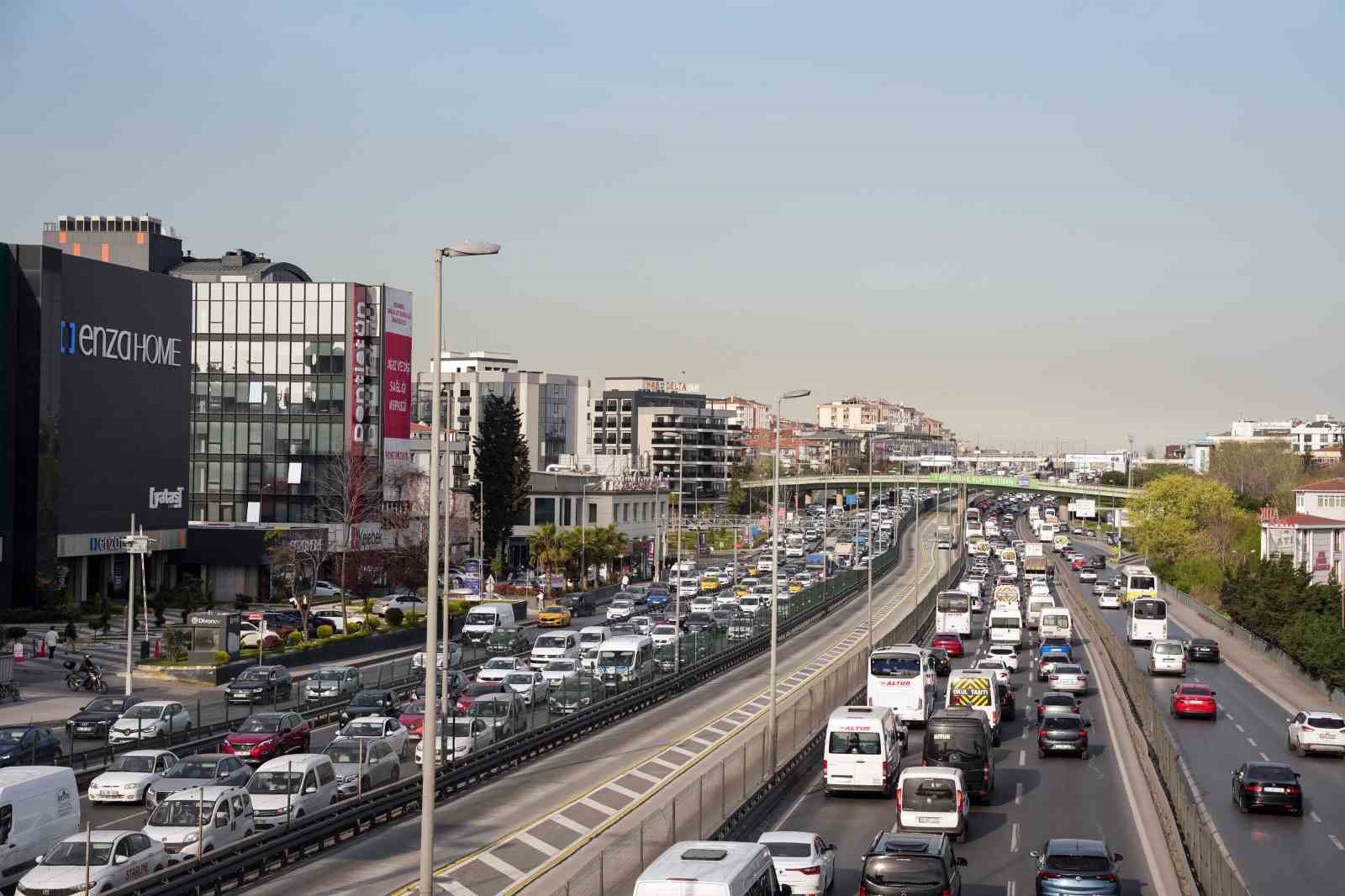 İstanbul&rsquo;da bayram trafiği başladı
