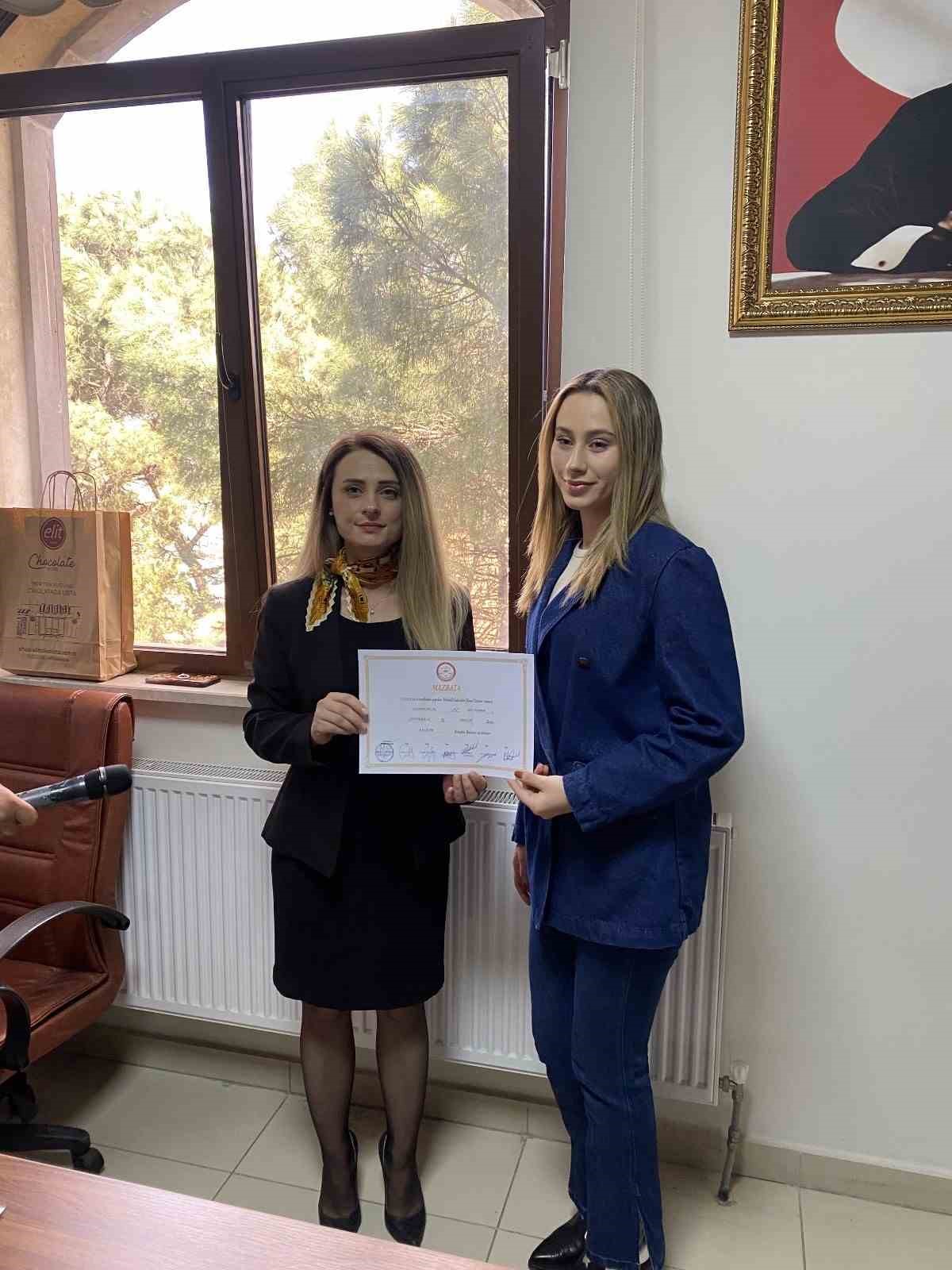 Türkiye’nin en genç Belediye Başkanı mazbatasını aldı, göreve başladı

