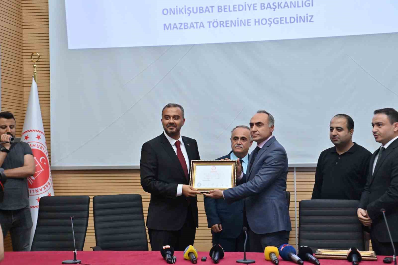 Onikişubat Belediyesi&rsquo;nde yeni başkan Hanifi Toptaş mazbatasını aldı
