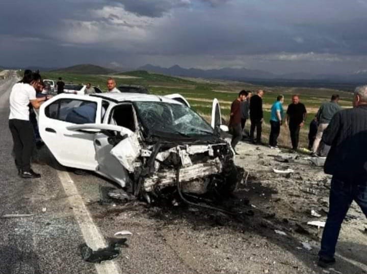 Kahramanmaraş&rsquo;ta trafik kazası: 2 &ouml;l&uuml;, 4 yaralı
