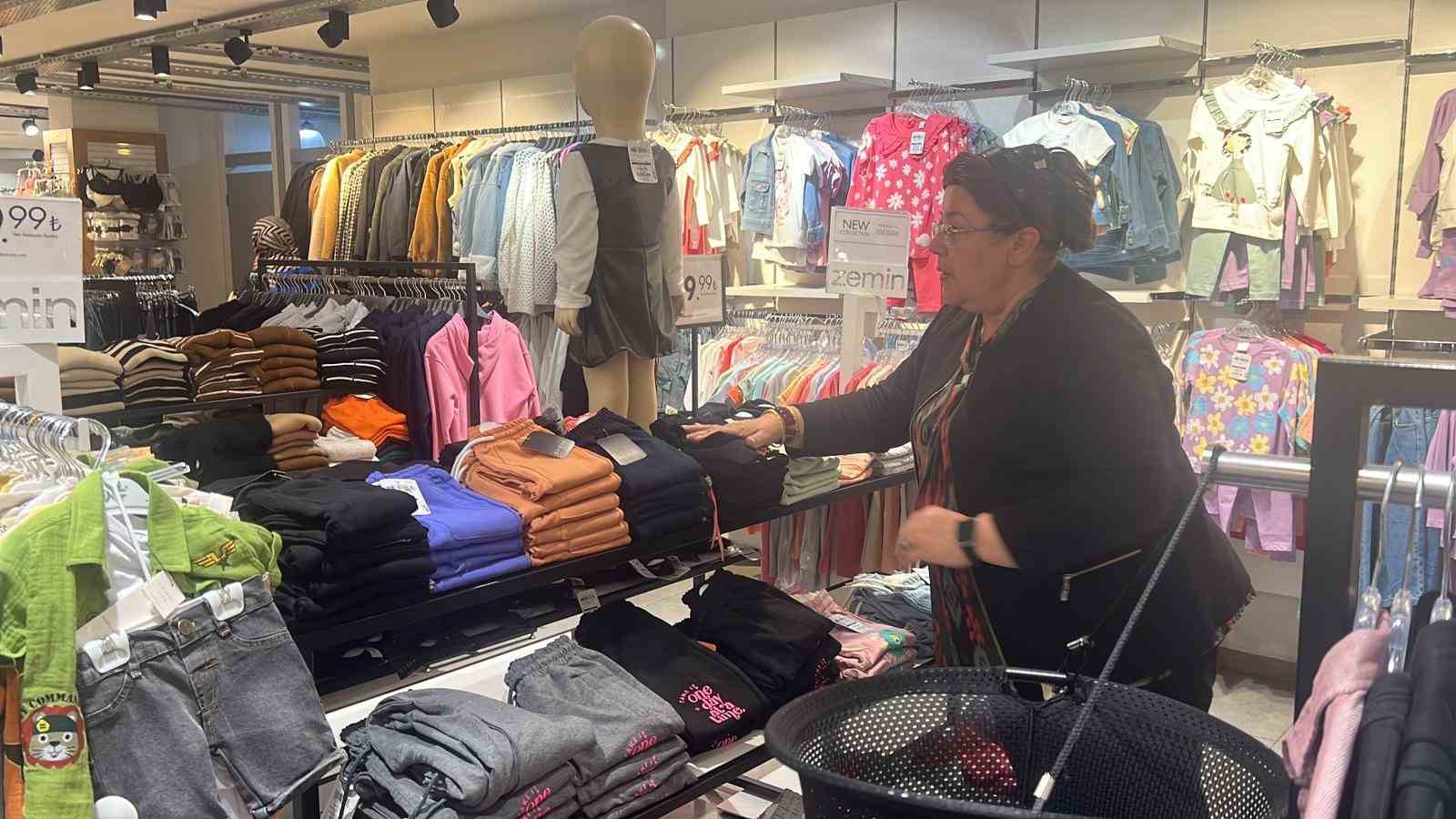 Hayırseverler bir araya gelip 200 çocuğa bayram sevinci yaşatıyor