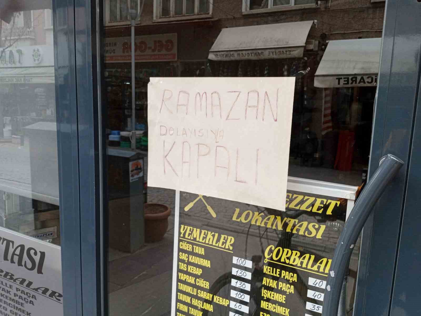 Ramazan ayında sakinliği fırsat bilen esnaf tadilat yaptı
