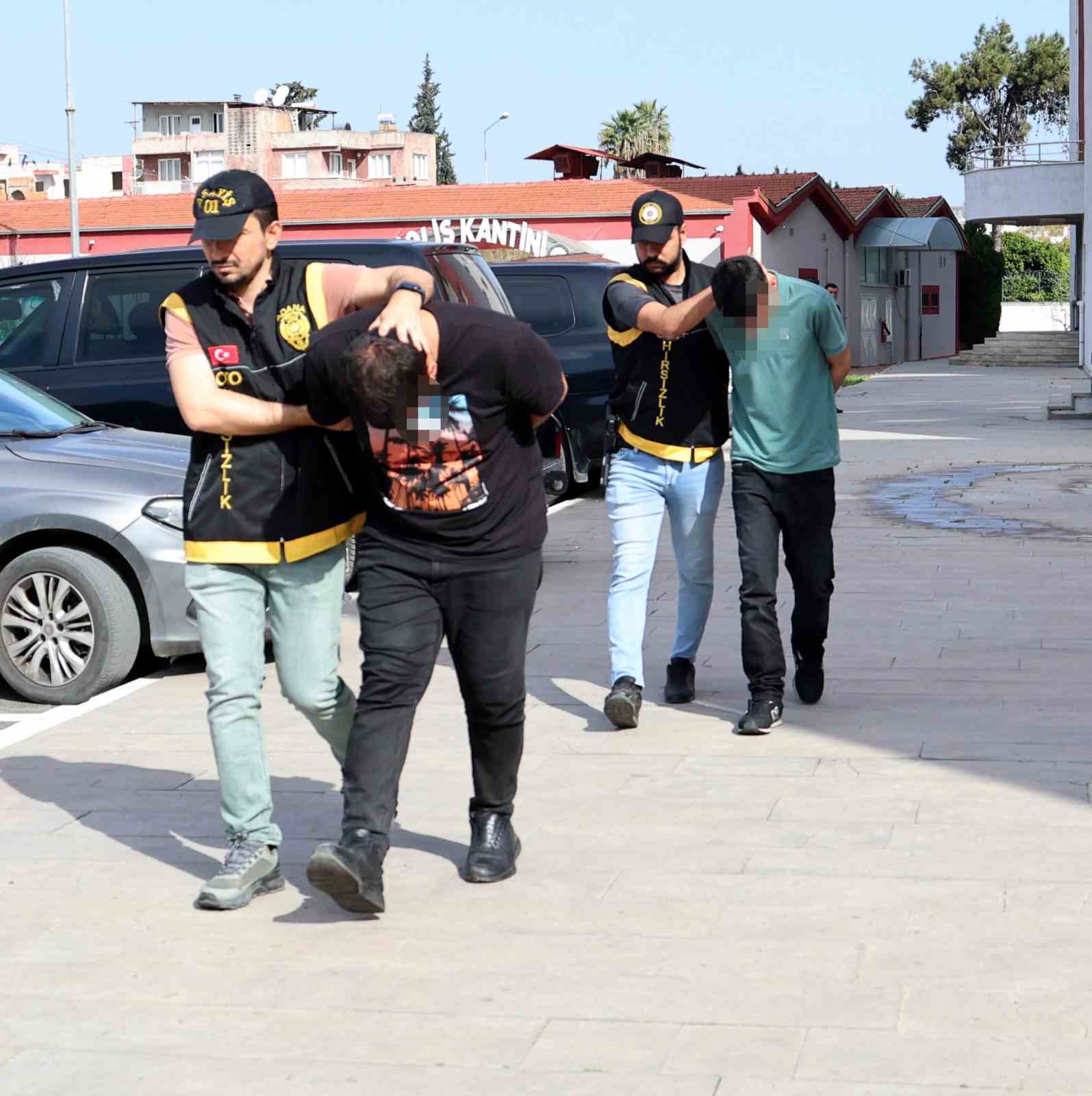 Taksi bulamayınca, cip çalıp onunla da kaza yaptılar