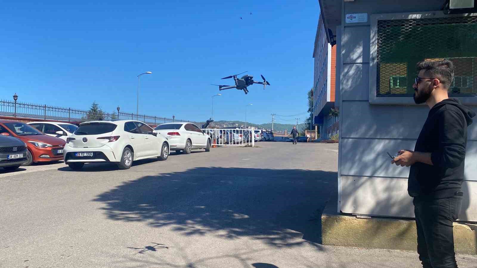 Trafik ekiplerinden bayram &ouml;ncesi dronlu denetim
